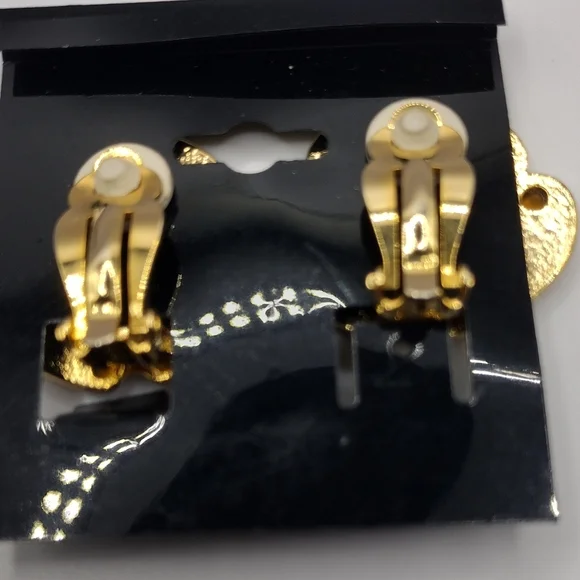 Exquisite Vintage Clip Earrings - Picture 6 of 8
